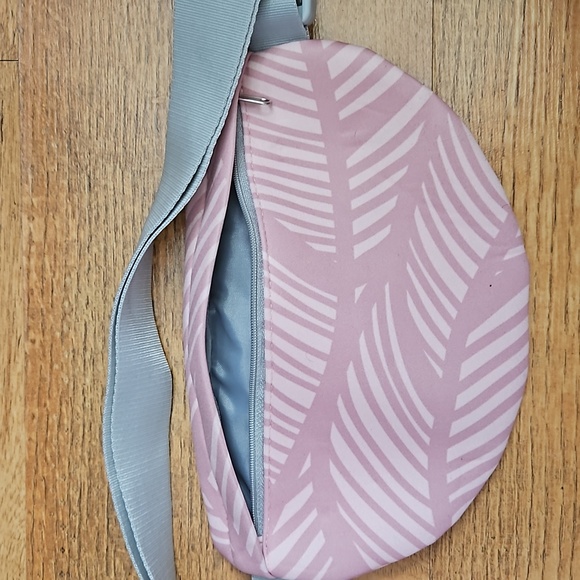 Vooray pink amd grey fanny pack - Picture 3 of 4